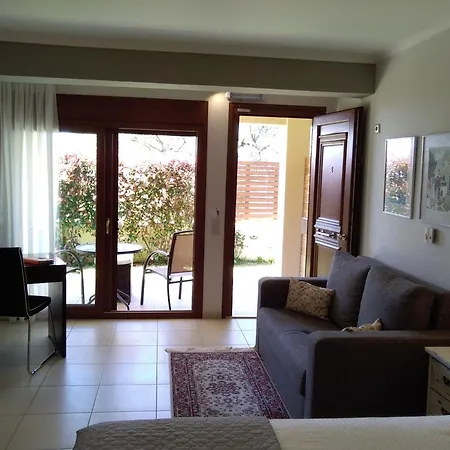 Adelais App Daire Tsoukaládhes