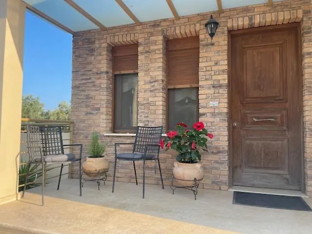 Adelais App Tsoukaládhes